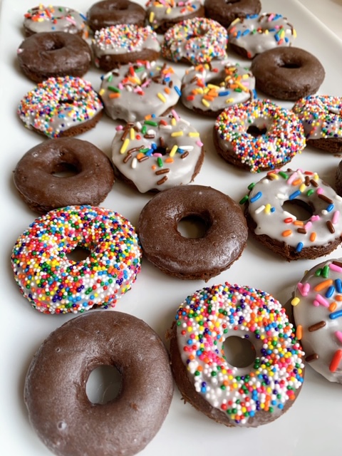 Mini Chocolate Donuts – Bake like Becca